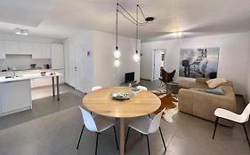 Apartment With Free Covered Parking - City Center